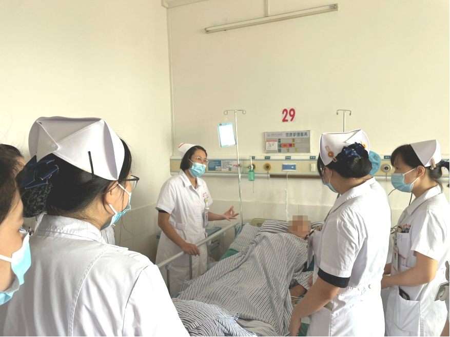 1日常开展危重患者、特殊案例、特色护理患者床边查房.jpg