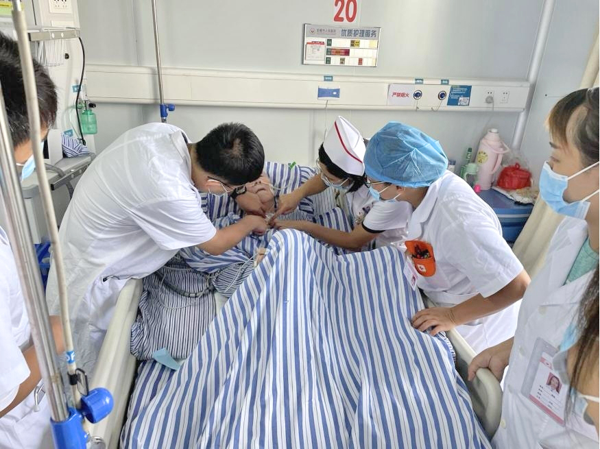 21医护一体化查房为患者解决气管切开拔管困难的问题.jpg