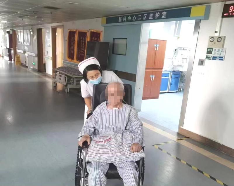 22医护一体化查房为患者解决气管切开拔管困难的问题.jpg