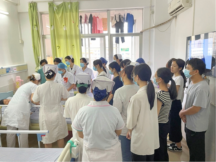 42内科片区护理教学查房.jpg
