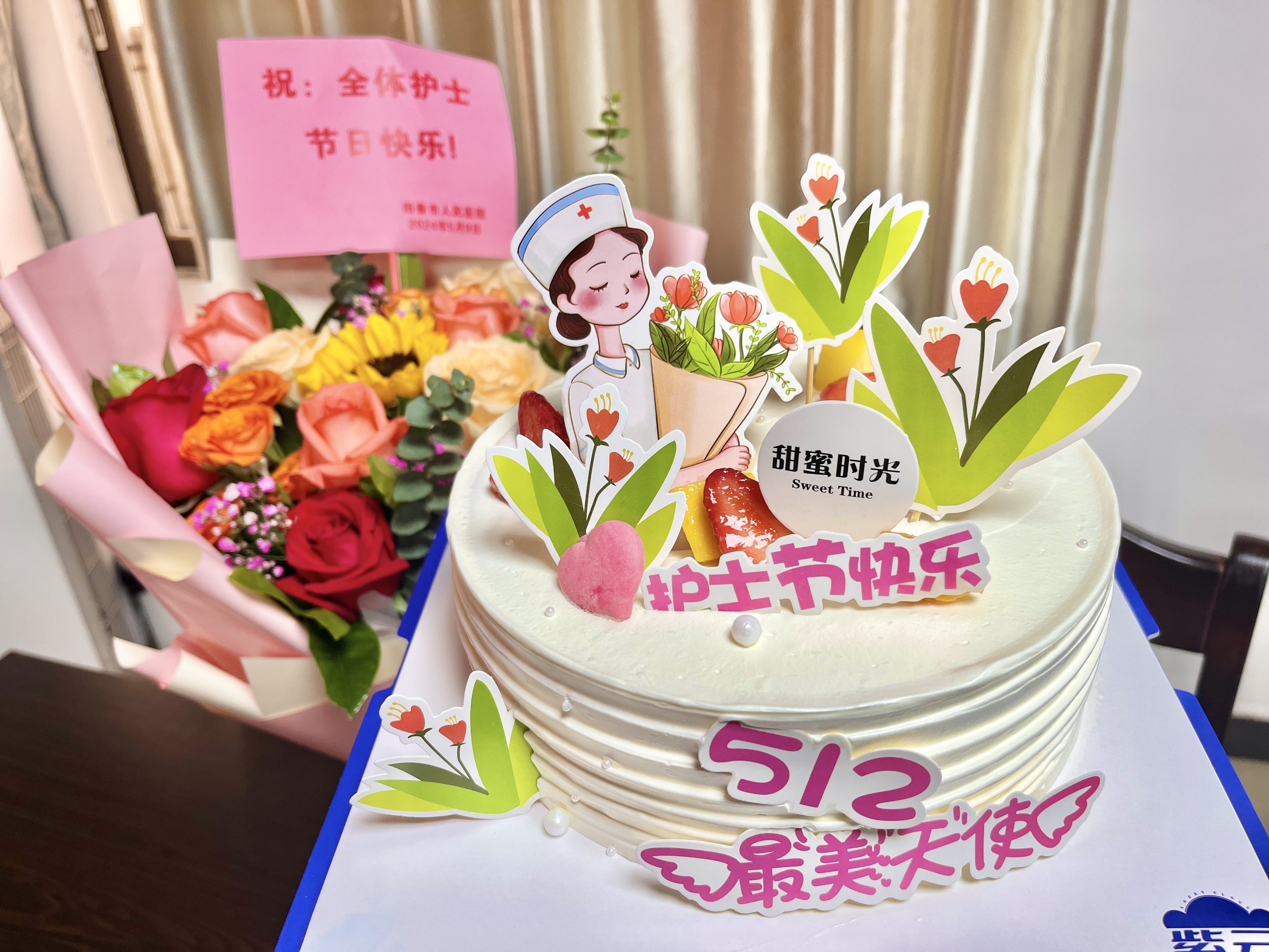 鲜花蛋糕特写.jpg