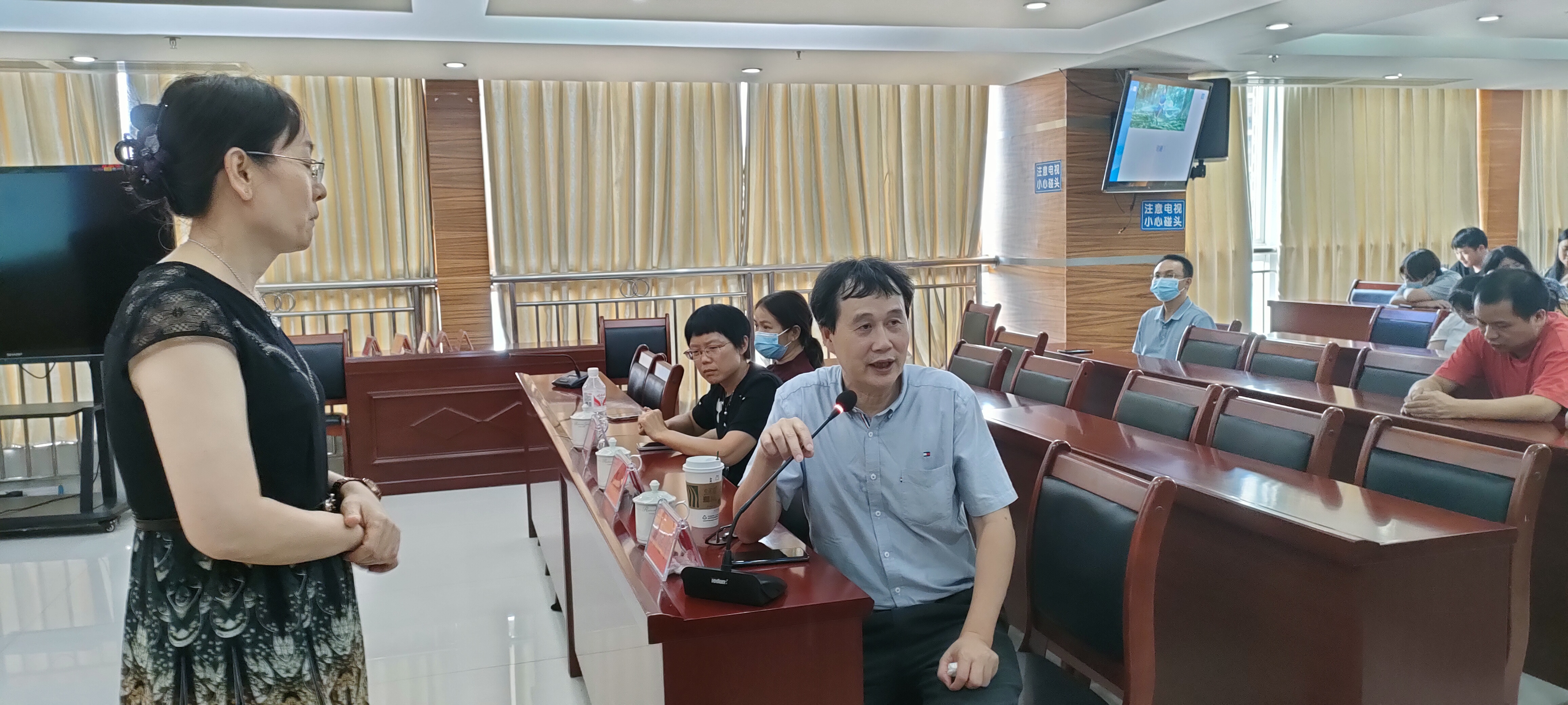 宾建平教授回答问题.jpg